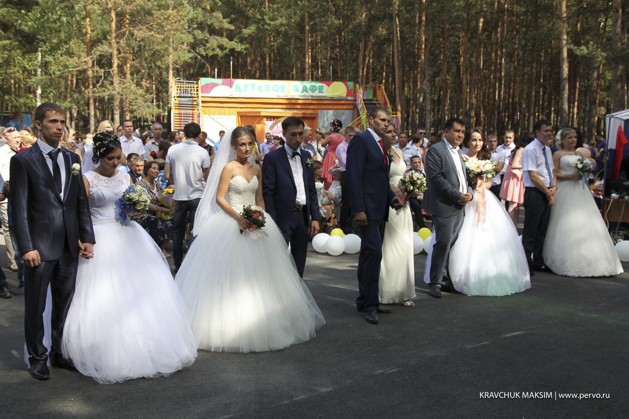 В День семьи, любви и верности в Первоуральске провели особую церемонию бракосочетания