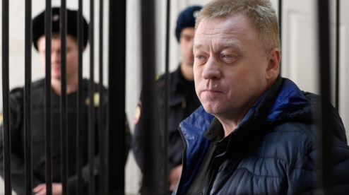 Суд не отпустил начальника полиции Первоуральска из-под ареста