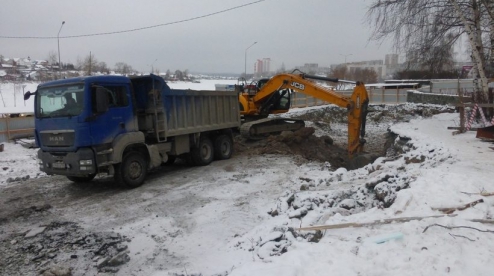 Жильцы бузят, чиновники кивают, стройка идёт…