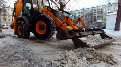 Очистка дворов в Первоуральске идет по графику