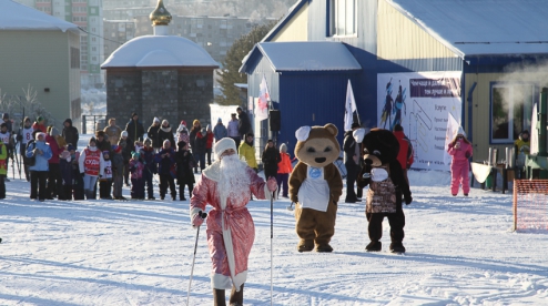 В Первоуральске Дед Мороз открыл новые лыжный сезон