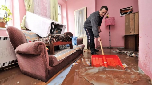 Из-за подачи отопления в квартирах первоуральцев потопы