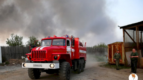 В Первоуральске произошел крупный пожар в частном секторе (ВИДЕО)