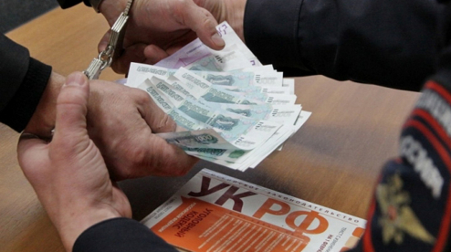 Житель Первоуральска обвиняется в попытке подкупа полицейских в Сысерти