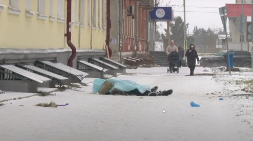 В Первоуральске на улице Ватутина на тротуаре скончался мужчина