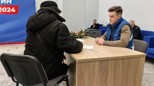 Сбор подписей в поддержку Владимира Путина в Первоуральске продолжается