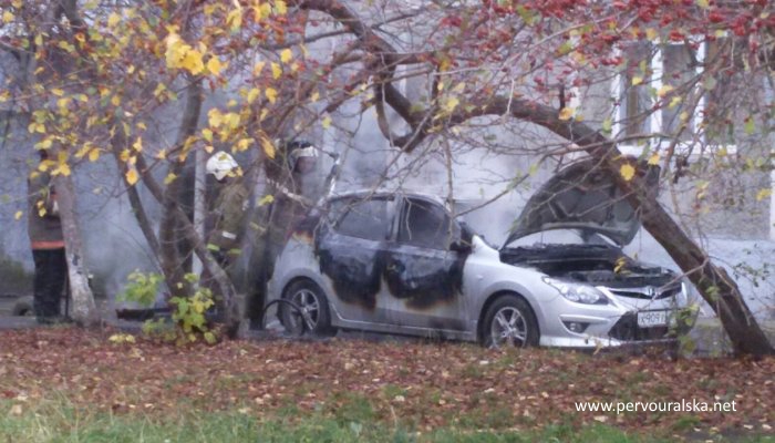 В Первоуральске водитель чуть не сгорел в собственной машине