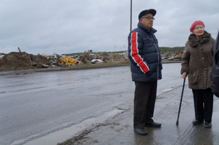Жители Первоуральска возмущены строительным мусором на берегу Нижнего пруда