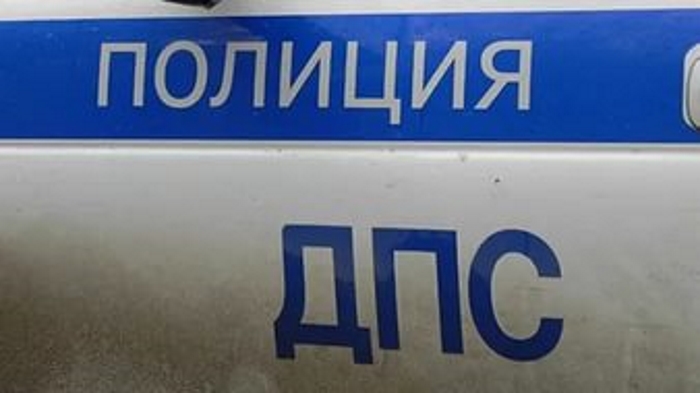 Жители Первоуральска увидели на полицейских машинах рекламу автоцентра