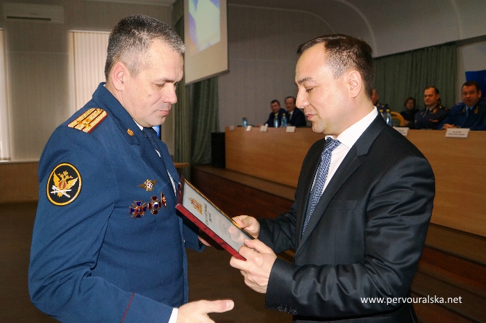 Командира Первоуральского спецназа ГУФСИН наградили Благодарственным письмом губернатора