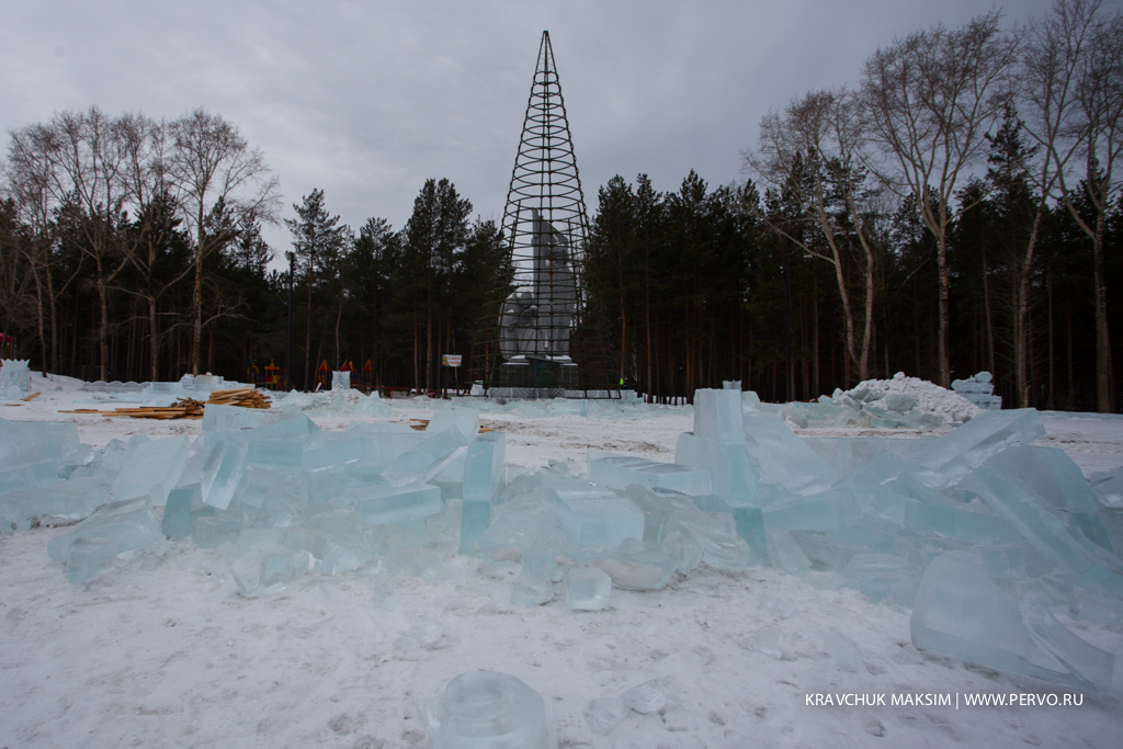 Из-за погодных условий в Первоуральске приступили к демонтажу ледового городка
