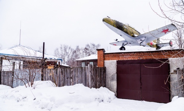 Макет БИ-1 нашел пристанище на крыше гаража