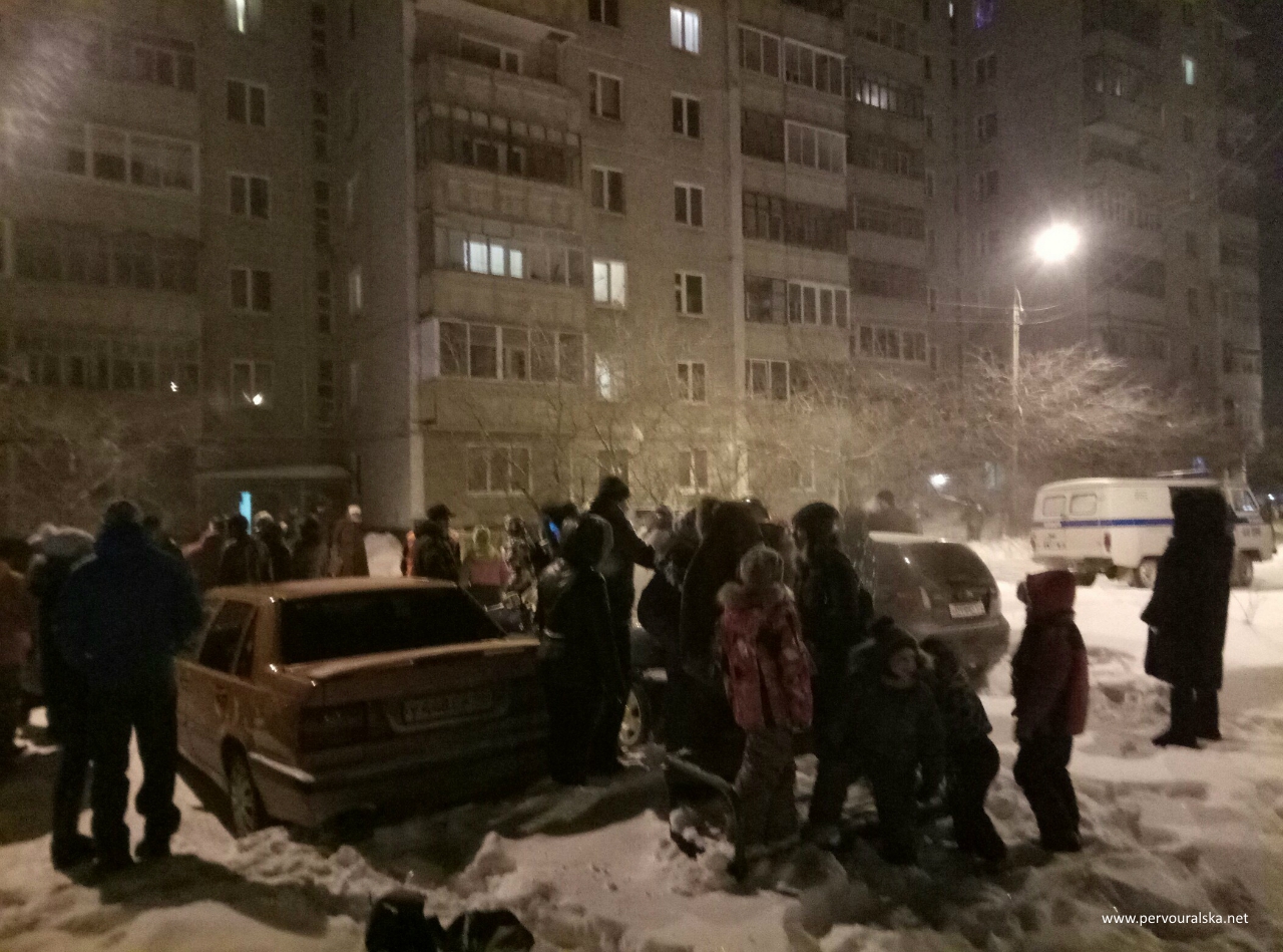 Из-за угрозы взрыва в Первоуральске эвакуировали девятиэтажный дом