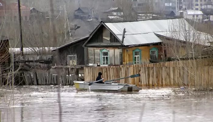 Спасатели и чиновники навестили жителей, чьи дома находятся в зоне риска затопления