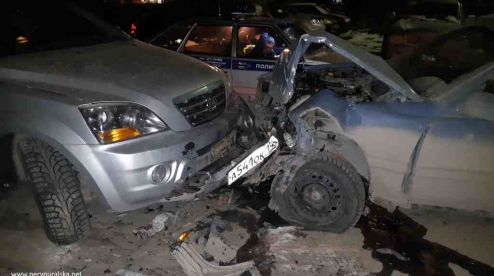 В Первоуральске водитель уходя от погони ГИБДД разбил два внедорожника