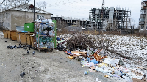 В некоторых района Первоуральска снова возник мусорный коллапс
