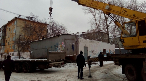 Незаконно установленные гаражи демонтируют с улиц Первоуральска