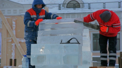 Мэр Екатеринбурга раскритиковал первоуральского подрядчика, который строит ледовый городок