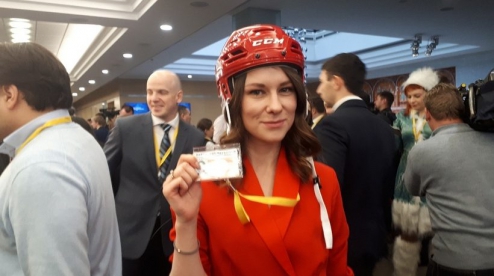 Первоуралочка приехала к Путину в хоккейном шлеме