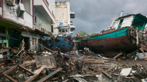 Число жертв цунами в Индонезии приблизилось к 170