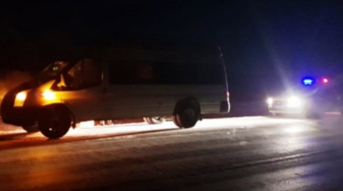 Инспекторы ГИБДД спасли замерзающих первоуральцев в автобусе