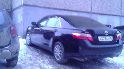 Кабец газонам - автомобиль главы Первоуральска поймали на парковке на газонах?
