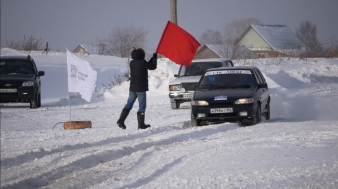 На автоспринте в Первоуральске из-за холода ломались машины