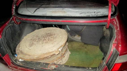 Полиция Первоуральска задержала похитителей металлических люков