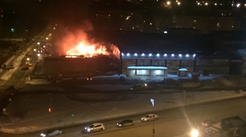 Новый магазин «Пятёрочка» в Первоуральске выгорел полностью. Видео