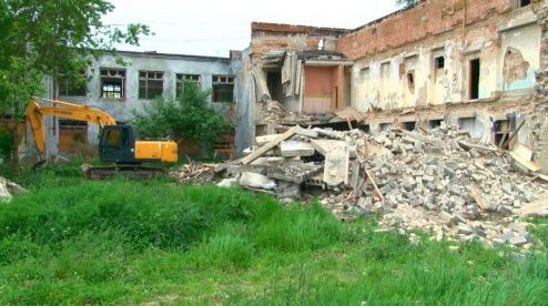 В Первоуральске сносят интернат, в котором на подростка рухнула бетонная балка