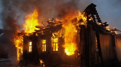 Частный жилой дом горел в Первоуральске