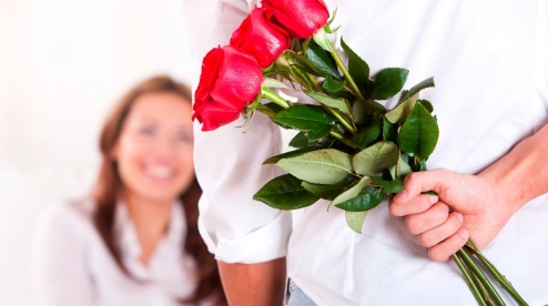 Когда и кому дарить розы: разбираем самые востребованные цвета