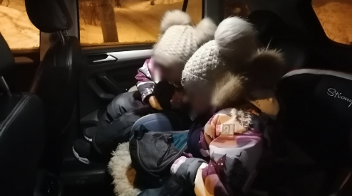 ГИБДД  Первоуральска ловили нарушителей правил перевозки детей у одного из детских садов