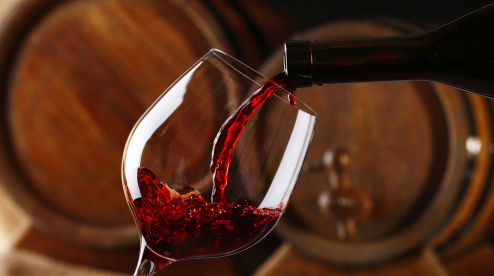 Россия может повысить пошлины на вино, пиво и парфюмерию из ЕС