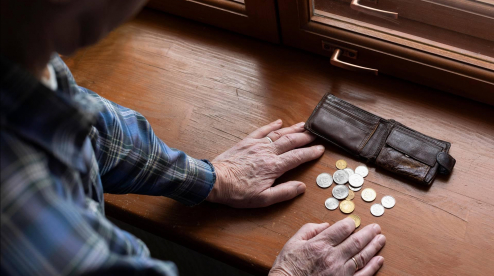 Мошенники стали чаще воровать деньги у первоуральских пенсионеров