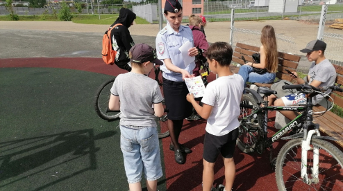 Полицейские Первоуральска продолжают проводить проф беседы с детьми