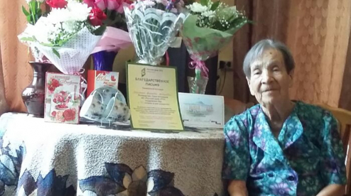 Жительницу Первоуральска Антонину Василенко поздравили  со 100-летием