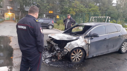 В Первоуральске сожгли автомобиль кандидата в депутаты