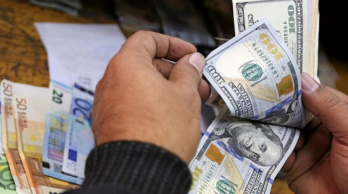 Курс доллара на Мосбирже в четверг утром опустился ниже 94 рублей